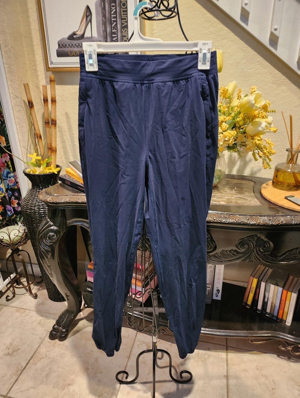 Lululemon joggers size 4